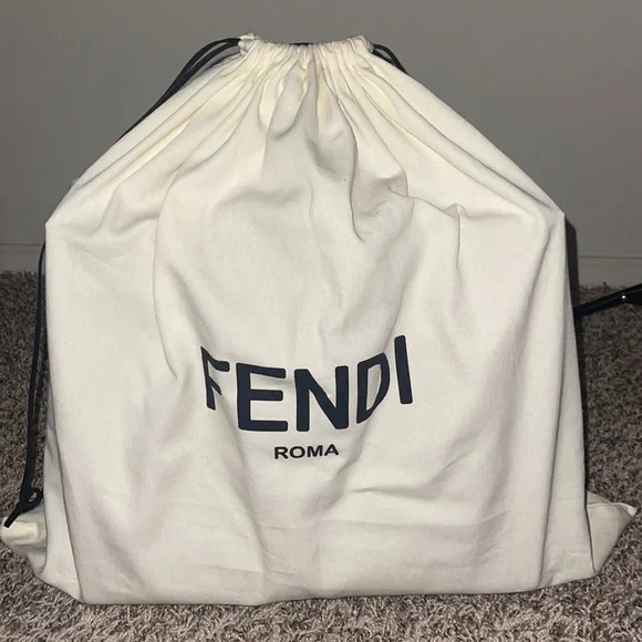 Fendi - Picture 9 of 10